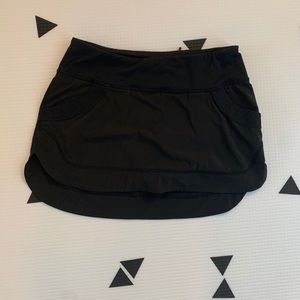 Lululemon size 4 running/tennis skirt with shorts